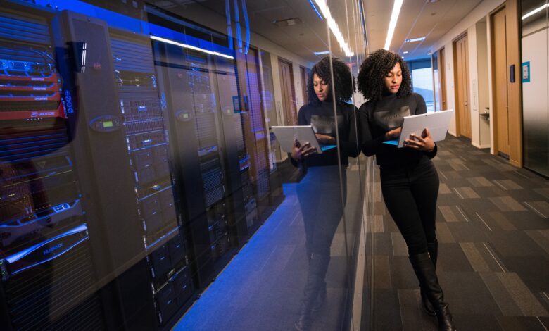 more-women-in-cybersecurity-closes-the-skills-gap