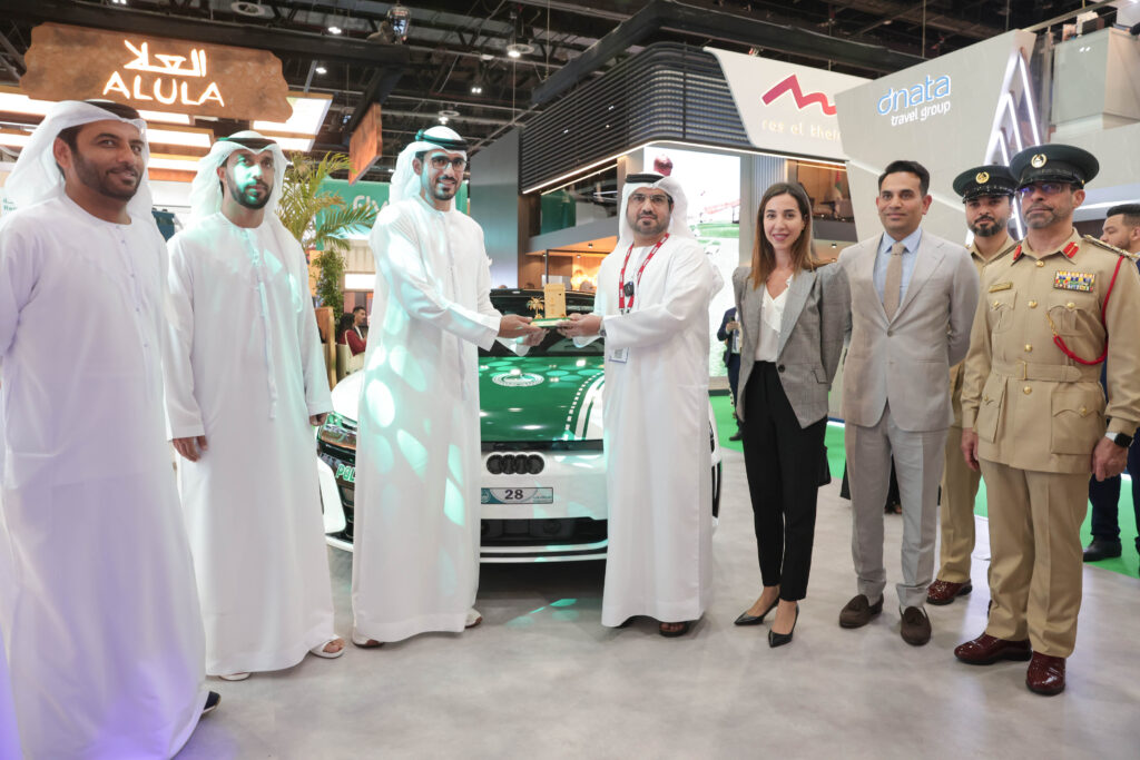 green-and-luxurious:-audi-rs-e-tron-gt-and-dubai-police-makes-at-atm-2023