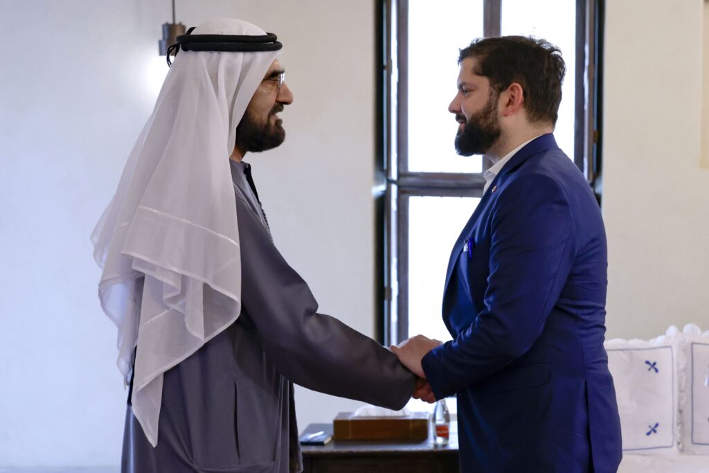 Mohammed Bin Rashid Meets with President of Chile Discuss Ways to Further Enhance Bilateral Relations in Various Fields