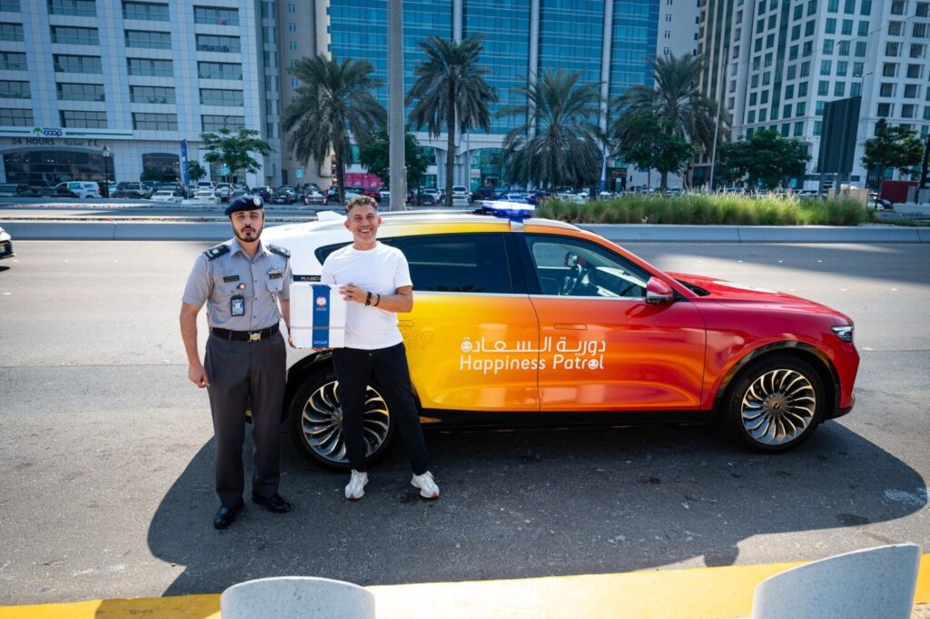 'Have no fear': Abu Dhabi Police Pull over Drivers to Reward Safe Driving not Issue Fines